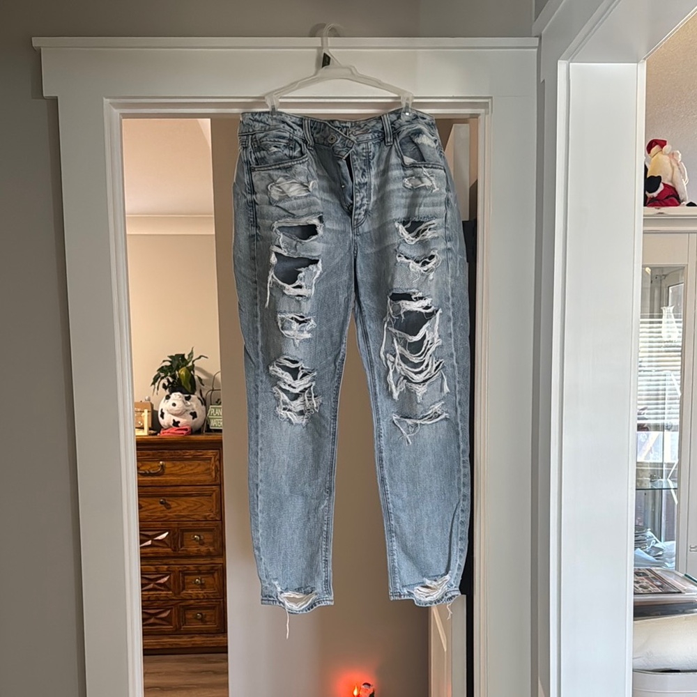 American Eagle Outfitters Light Blue Distressed Jeans